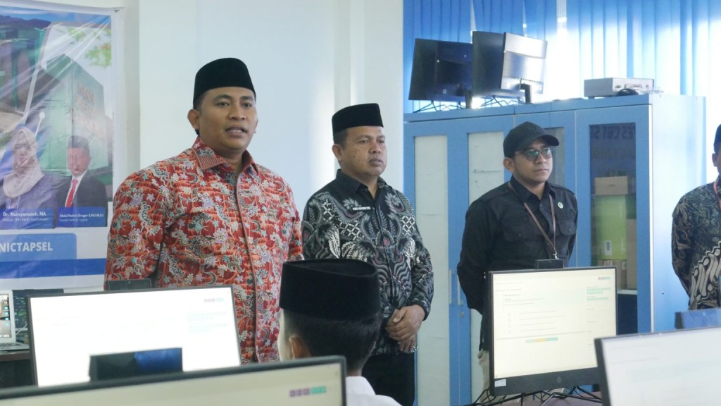 Rebut 96 Kursi, Kabid Penmad Kanwil Kemenagsu Buka CBT SNPDB 2025 di MAN IC Tapsel 